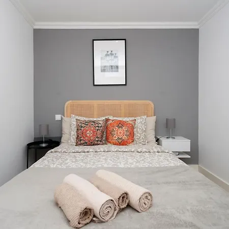 Entire Castle View In The Heart Of Apartment *