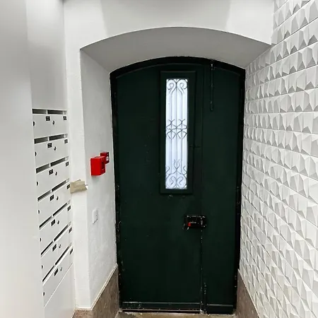 Entire Castle View In The Heart Of Apartment