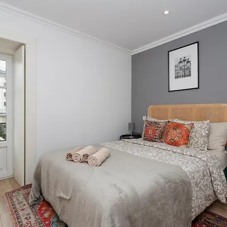 Entire Castle View In The Heart Of Apartment *
